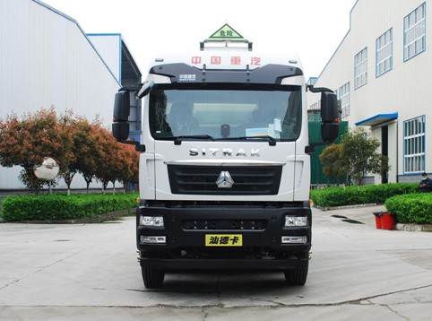 國六重汽汕德卡30.5方鋁合金運油車(chē) 國六重汽汕德卡30.5方鋁合金運油車(chē)