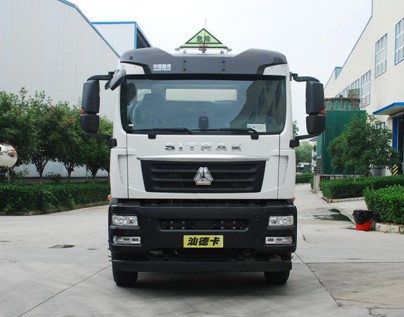 國六重汽汕德卡23.6方鋁合金運油車(chē) 國六重汽汕德卡23.6方鋁合金運油車(chē)