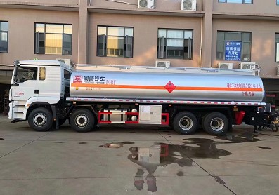 國六陜汽德龍M3000S前四后八油罐車(chē) 國六陜汽德龍M3000S前四后八油罐車(chē)