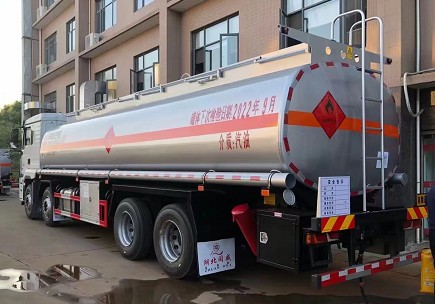 國六陜汽德龍M3000S前四后八油罐車(chē) 國六陜汽德龍M3000S前四后八油罐車(chē)