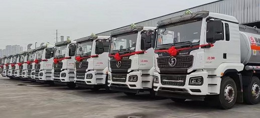 國六陜汽德龍M3000S前四后八油罐車(chē)批量發(fā)車(chē)圖片 國六陜汽德龍M3000S前四后八油罐車(chē)批量發(fā)車(chē)圖片