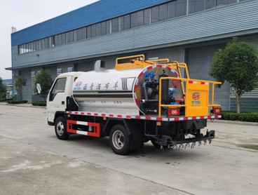 3.7立方福田藍牌普通型瀝青灑布車(chē) 3.7立方福田藍牌普通型瀝青灑布車(chē)