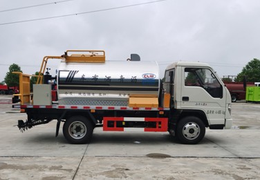 3.7立方福田藍牌普通型瀝青灑布車(chē) 3.7立方福田藍牌普通型瀝青灑布車(chē)
