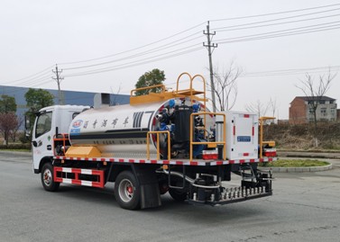 4.2立方標準型瀝青灑布車(chē) 4.2立方標準型瀝青灑布車(chē)