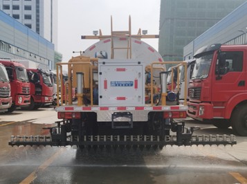 6.3立方東風(fēng)華神T3智能型瀝青灑布車(chē) 6.3立方東風(fēng)華神T3智能型瀝青灑布車(chē)
