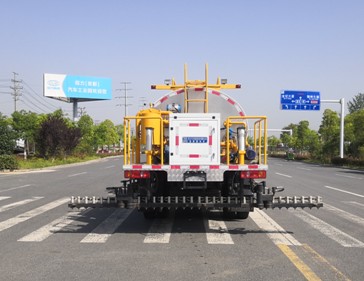 6.3立方東風(fēng)華神T3標準型瀝青灑布車(chē) 6.3立方東風(fēng)華神T3標準型瀝青灑布車(chē)