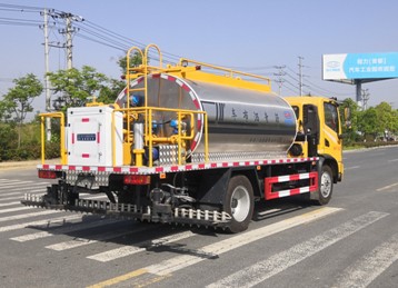 6.3立方東風(fēng)華神T3標準型瀝青灑布車(chē) 6.3立方東風(fēng)華神T3標準型瀝青灑布車(chē)