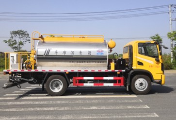 6.3立方東風(fēng)華神T3標準型瀝青灑布車(chē) 6.3立方東風(fēng)華神T3標準型瀝青灑布車(chē)