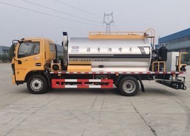 7立方標準型瀝青灑布車(chē) 7立方標準型瀝青灑布車(chē)