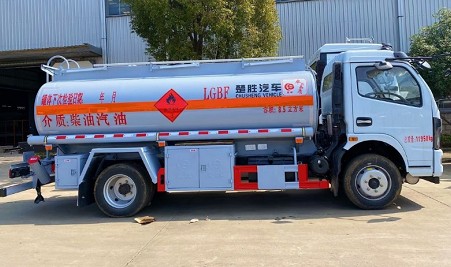 國六東風(fēng)8噸油罐車(chē) 國六東風(fēng)8噸油罐車(chē)