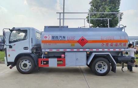 國六東風(fēng)8噸油罐車(chē) 國六東風(fēng)8噸油罐車(chē)