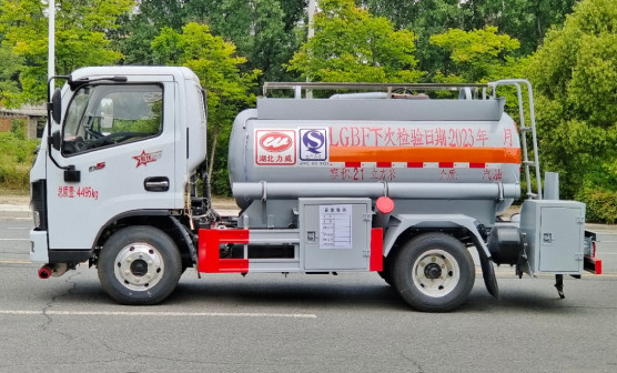 藍牌油罐車(chē)|加油車(chē)圖片 藍牌油罐車(chē)|加油車(chē)圖片