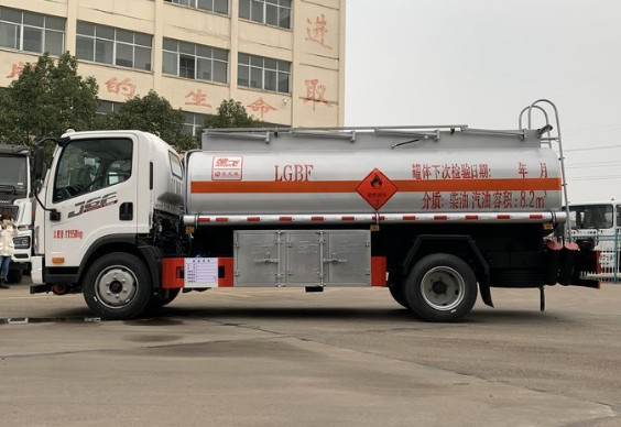 國六解放(J6F)7噸油罐車(chē)|加油車(chē) 國六解放(J6F)7噸油罐車(chē)|加油車(chē)