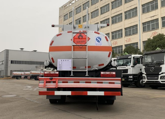 國六解放(J6F)7噸油罐車(chē)|加油車(chē) 國六解放(J6F)7噸油罐車(chē)|加油車(chē)