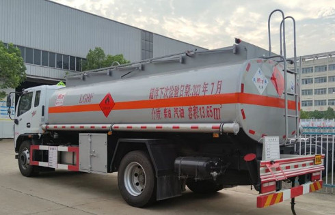 國六東風(fēng)多利卡D8加油車(chē) 國六東風(fēng)多利卡D8加油車(chē)