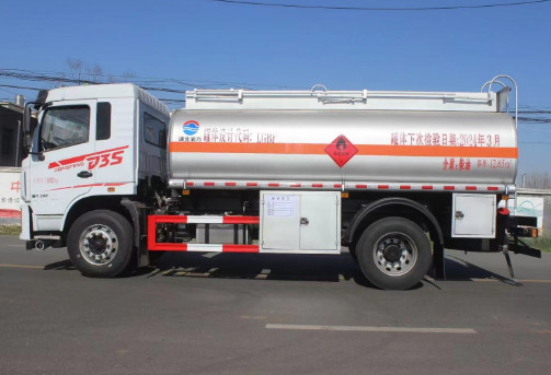東風(fēng)專(zhuān)用底盤(pán)(D3S)10噸油罐車(chē) 東風(fēng)專(zhuān)用底盤(pán)(D3S)10噸油罐車(chē)
