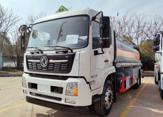 國六東風(fēng)天錦12.65方油罐車(chē)_CSC5180GJYD6A型加油車(chē) 國六東風(fēng)天錦12.65方油罐車(chē)_CSC5180GJYD6A型加油車(chē)