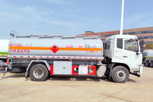 國六東風(fēng)天錦12.65方油罐車(chē)_CSC5180GJYD6A型加油車(chē) 國六東風(fēng)天錦12.65方油罐車(chē)_CSC5180GJYD6A型加油車(chē)
