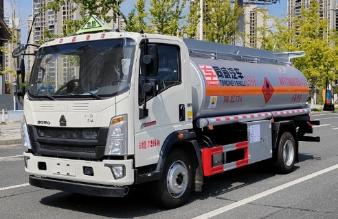 重汽豪沃10方加油車(chē)_重汽豪沃8噸加油車(chē)_專(zhuān)威牌HTW5127GJYZ6Q型加油車(chē) 重汽豪沃10方加油車(chē)_重汽豪沃8噸加油車(chē)_專(zhuān)威牌HTW5127GJYZ6Q型加油車(chē)