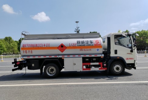 重汽豪沃10方加油車(chē)_重汽豪沃8噸加油車(chē)_專(zhuān)威牌HTW5127GJYZ6Q型加油車(chē) 重汽豪沃10方加油車(chē)_重汽豪沃8噸加油車(chē)_專(zhuān)威牌HTW5127GJYZ6Q型加油車(chē)