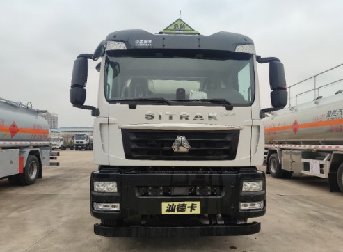 重汽汕德卡后雙橋/后八輪油罐車(chē)_楚勝牌CSC5268GYYLZK6型鋁合金運油車(chē) 重汽汕德卡后雙橋/后八輪油罐車(chē)_楚勝牌CSC5268GYYLZK6型鋁合金運油車(chē)