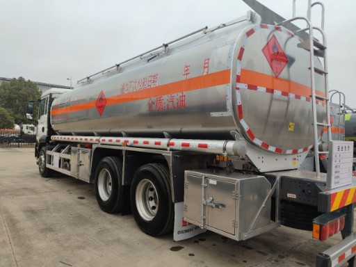 重汽汕德卡后雙橋/后八輪油罐車(chē)_楚勝牌CSC5268GYYLZK6型鋁合金運油車(chē) 重汽汕德卡后雙橋/后八輪油罐車(chē)_楚勝牌CSC5268GYYLZK6型鋁合金運油車(chē)