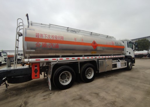 重汽汕德卡后雙橋/后八輪油罐車(chē)_楚勝牌CSC5268GYYLZK6型鋁合金運油車(chē) 重汽汕德卡后雙橋/后八輪油罐車(chē)_楚勝牌CSC5268GYYLZK6型鋁合金運油車(chē)