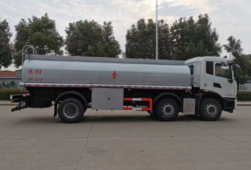 東風(fēng)天錦小三軸食用油運輸車(chē)_潤知星牌SCS5251GSYDFH6型食用油運輸車(chē) 東風(fēng)天錦小三軸食用油運輸車(chē)_潤知星牌SCS5251GSYDFH6型食用油運輸車(chē)