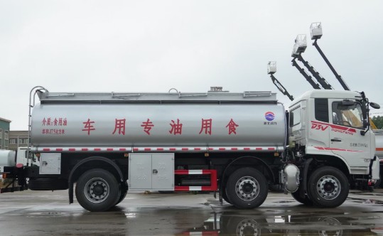 東風(fēng)暢行D3V小三軸食用油運輸車(chē)_潤知星牌SCS5250GSYDFV6型食用油運輸車(chē) 東風(fēng)暢行D3V小三軸食用油運輸車(chē)_潤知星牌SCS5250GSYDFV6型食用油運輸車(chē)