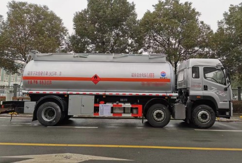 解放JK6前四后四20方易燃液體罐式運輸車(chē)_潤知星牌SCS5264GRYCA6型易燃液體罐式運輸車(chē) 解放JK6前四后四20方易燃液體罐式運輸車(chē)_潤知星牌SCS5264GRYCA6型易燃液體罐式運輸車(chē)
