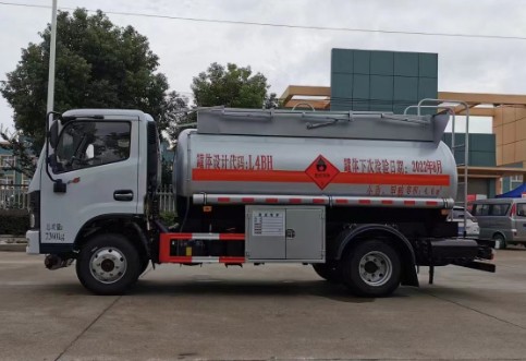 東風(fēng)小多利卡4.6方易燃液體罐式運輸車(chē)_潤知星牌SCS5070GRYEQ6型易燃液體罐式運輸車(chē) 東風(fēng)小多利卡4.6方易燃液體罐式運輸車(chē)_潤知星牌SCS5070GRYEQ6型易燃液體罐式運輸車(chē)