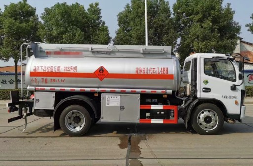 東風(fēng)大多利卡8.1方易燃液體罐式運輸車(chē)_潤知星牌SCS5120GRYEQ6型易燃液體罐式運輸車(chē) 東風(fēng)大多利卡8.1方易燃液體罐式運輸車(chē)_潤知星牌SCS5120GRYEQ6型易燃液體罐式運輸車(chē)