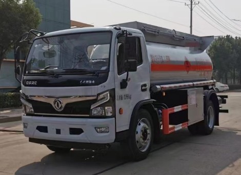 東風(fēng)大多利卡8.1方易燃液體罐式運輸車(chē)_潤知星牌SCS5120GRYEQ6型易燃液體罐式運輸車(chē) 東風(fēng)大多利卡8.1方易燃液體罐式運輸車(chē)_潤知星牌SCS5120GRYEQ6型易燃液體罐式運輸車(chē)