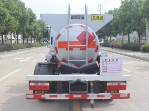 東風(fēng)多利卡1.92方藍牌易燃液體罐式運輸車(chē)_潤知星牌SCS5041GRYEQ6型易燃液體罐式運輸車(chē) 東風(fēng)多利卡1.92方藍牌易燃液體罐式運輸車(chē)_潤知星牌SCS5041GRYEQ6型易燃液體罐式運輸車(chē)