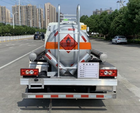 福田小卡之星1.5噸藍牌易燃液體罐式運輸車(chē)_楚飛牌CLQ5040GRY6BJ型易燃液體罐式運輸車(chē) 福田小卡之星1.5噸藍牌易燃液體罐式運輸車(chē)_楚飛牌CLQ5040GRY6BJ型易燃液體罐式運輸車(chē)