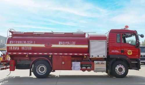 消防紅重汽汕德卡10噸加油車(chē)_潤知星牌SCS5184GJYZZ6型加油車(chē) 消防紅重汽汕德卡10噸加油車(chē)_潤知星牌SCS5184GJYZZ6型加油車(chē)