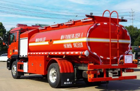 消防紅重汽汕德卡10噸加油車(chē)_潤知星牌SCS5184GJYZZ6型加油車(chē) 消防紅重汽汕德卡10噸加油車(chē)_潤知星牌SCS5184GJYZZ6型加油車(chē)