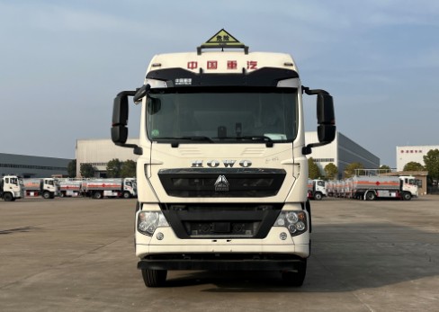 重汽豪沃29.3方鋁合金運油車(chē)_楚勝牌CSC5329GYYLZ6型鋁合金運油車(chē) 重汽豪沃29.3方鋁合金運油車(chē)_楚勝牌CSC5329GYYLZ6型鋁合金運油車(chē)