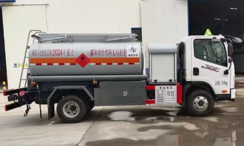 8.5方解放J6F飛機加油車(chē)_齊星牌QXC5120GJYC6A型飛機加油車(chē) 8.5方解放J6F飛機加油車(chē)_齊星牌QXC5120GJYC6A型飛機加油車(chē)